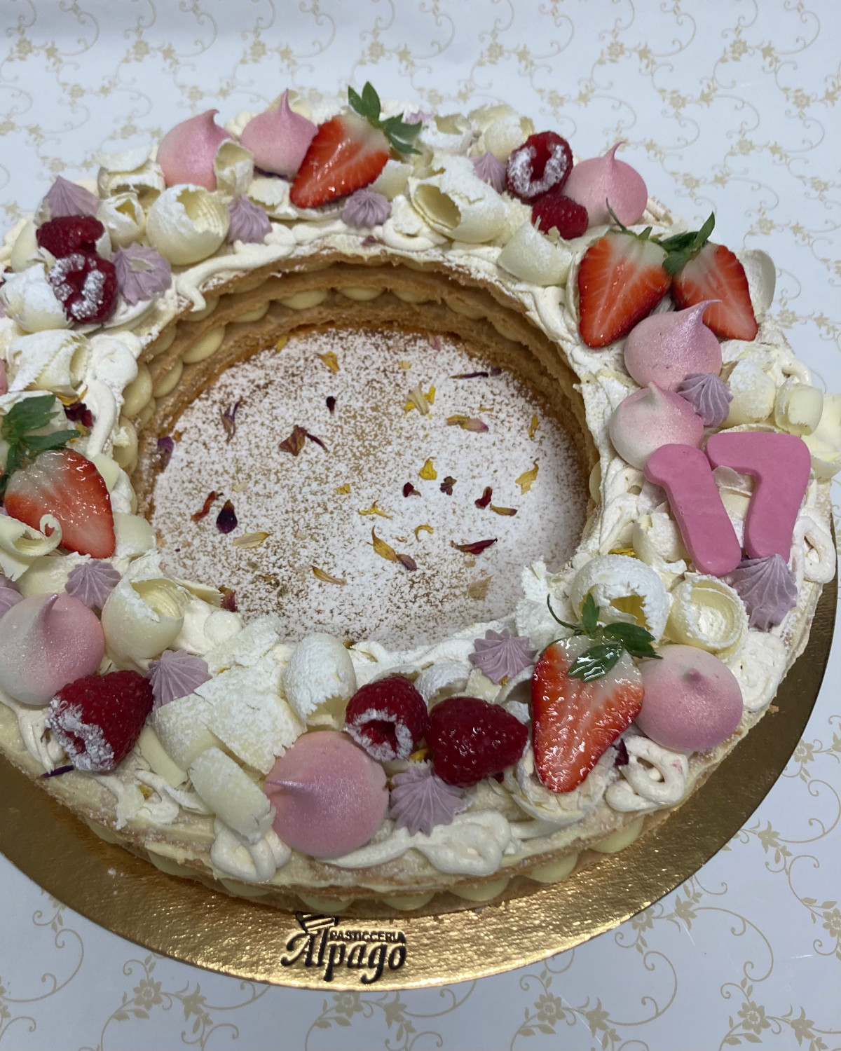 torta di compleanno con cioccolato bianco
